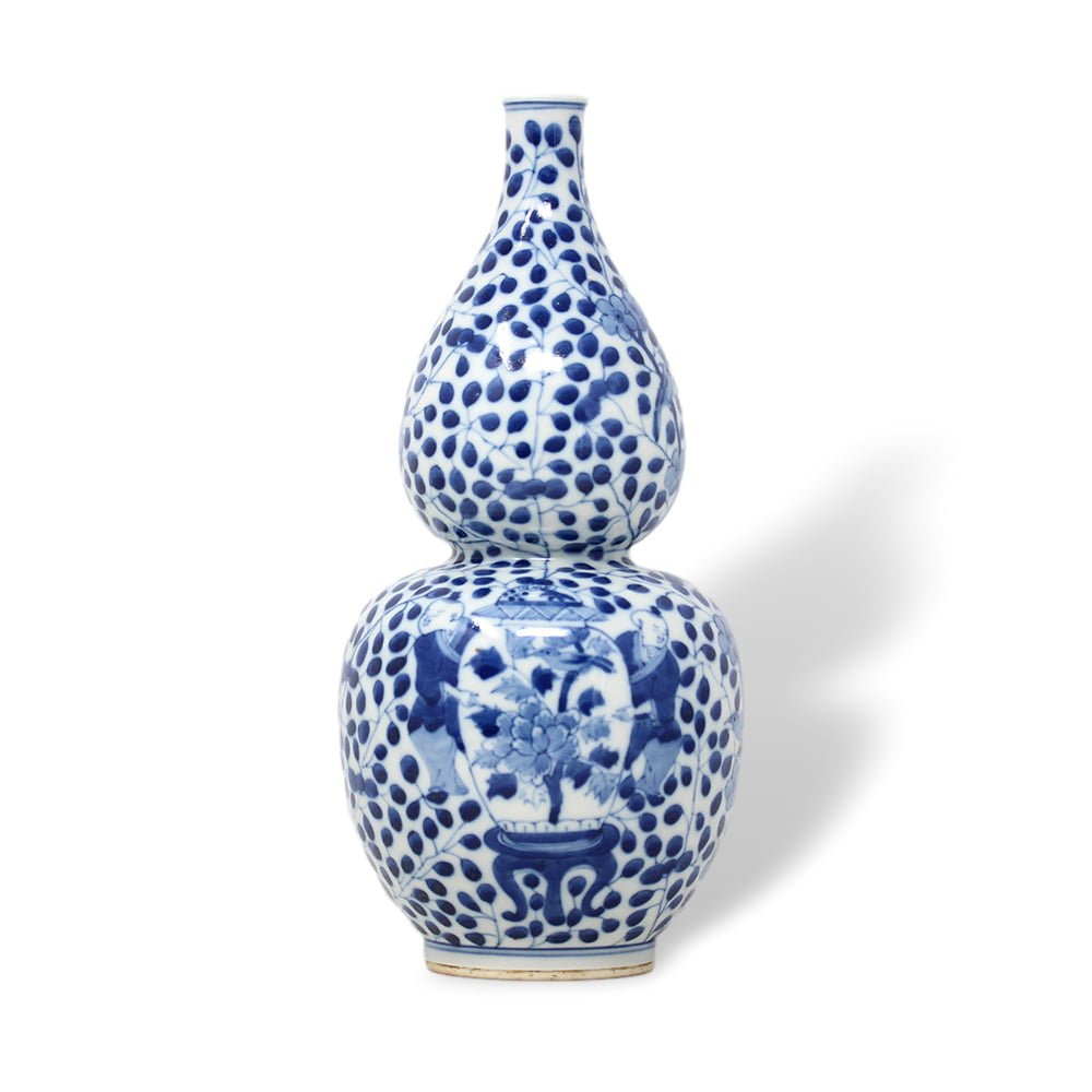 Overview of the Chinese double gourd blue and white vase