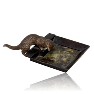 Overview of the bronze otter desk tidy