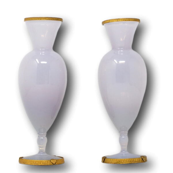 Overview of the opaline vases