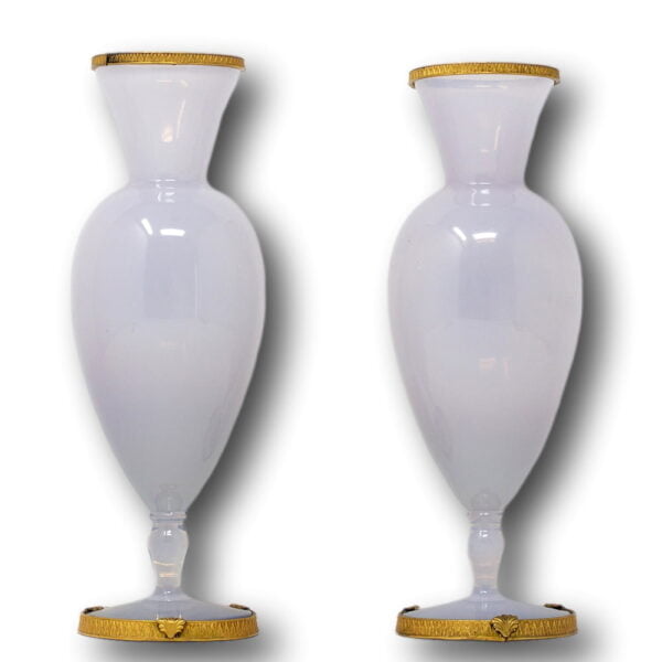 Overview of the opaline vases