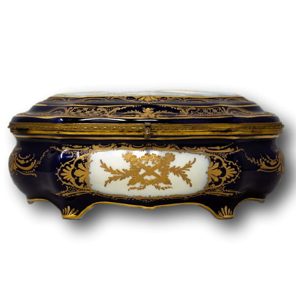 Front profile of the Sevres Porcelain Box