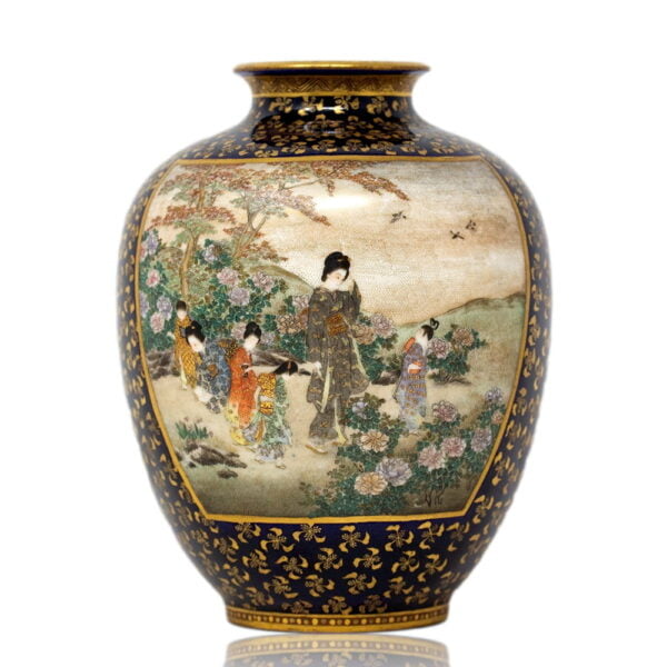 Front of the Japanese Satsuma Vase by Kinkozan