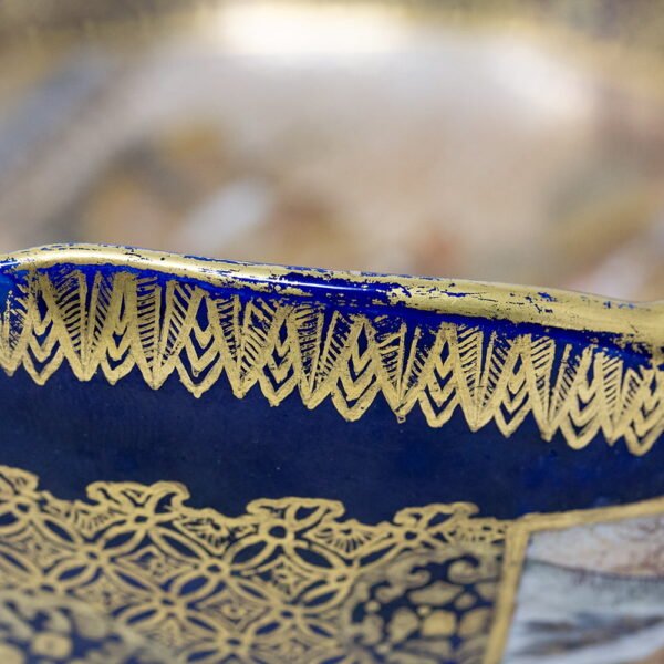 Close up of the minor gilding wear