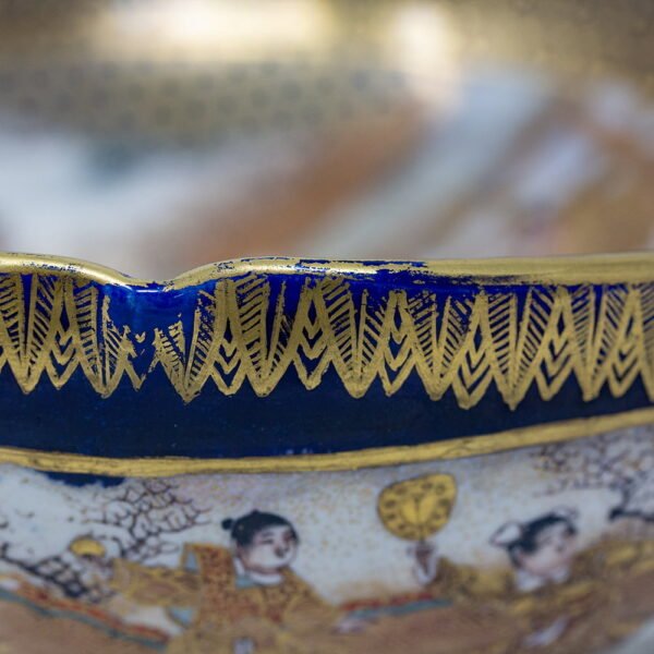 Close up of the minor gilding wear