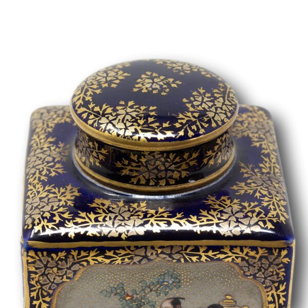 Top angle of the Japanese Meiji Period Satsuma Natsume (Tea Caddy) by Kinkozan