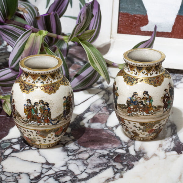 Overview of the Satsuma vase pair in a decorative collectors setting