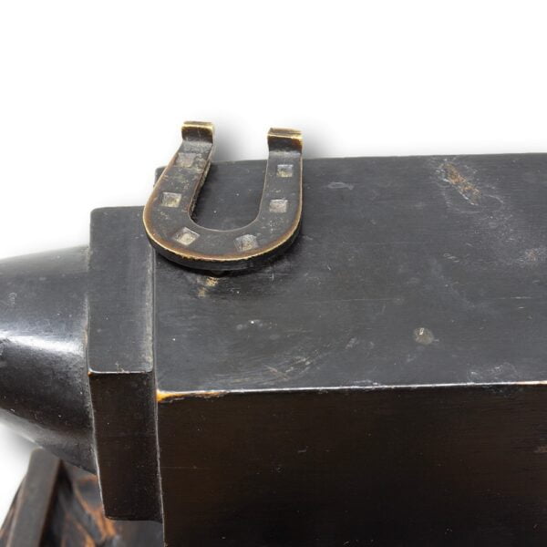 Close up of the horseshoe hidden latch turned on the top of the Anvil on the Black Forest smokers compendium